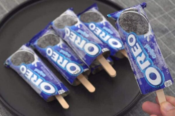 Easy 3-Ingredient Oreo Ice Cream Stick, homemade and freshly served