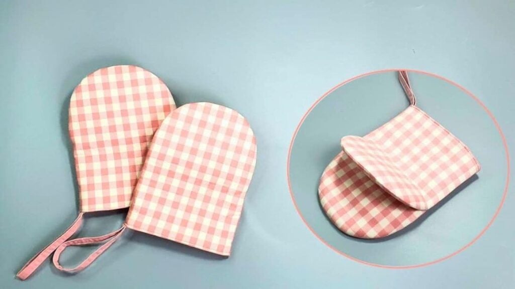 Finished Easy Oven Mitts Sewing, a completed DIY project