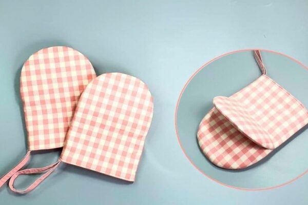Finished Easy Oven Mitts Sewing, a completed DIY project