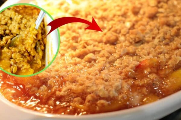 Easy Peach Crisp, homemade and freshly served