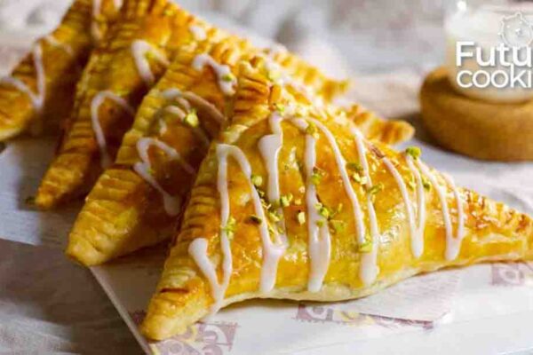 Easy Peach Turnovers, homemade and freshly served