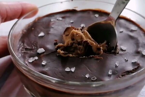 Easy Peanut Butter Cup Overnight Oats, homemade and freshly served