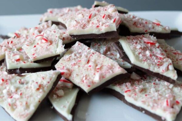 Easy 4-Ingredient Peppermint Bark, homemade and freshly served
