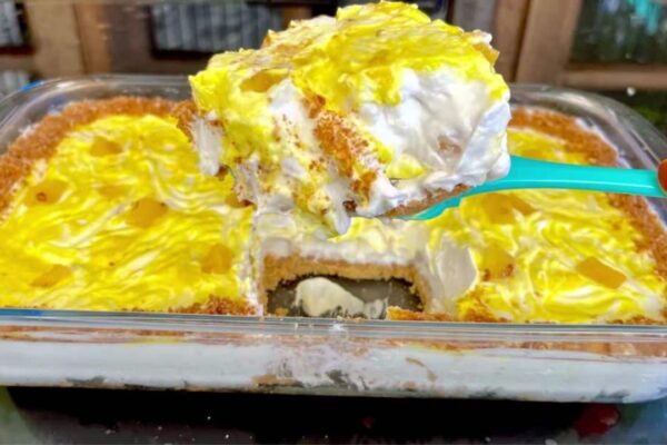 6-Ingredient Pineapple Cream Pudding, homemade and freshly served