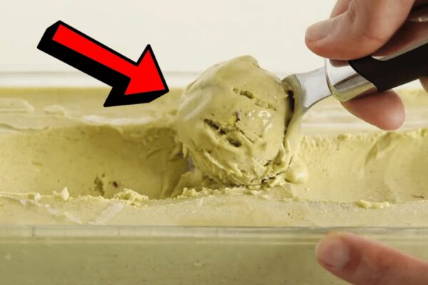 4-Ingredient Pistachio Ice Cream, homemade and freshly served