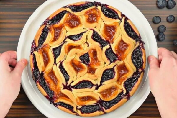 Easy Pull-Apart Fruit Pie, homemade and freshly served