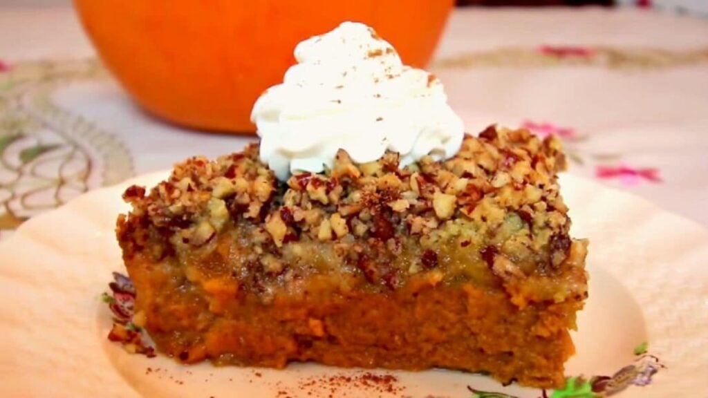 Easy Pumpkin Pecan Crunch, homemade and freshly served