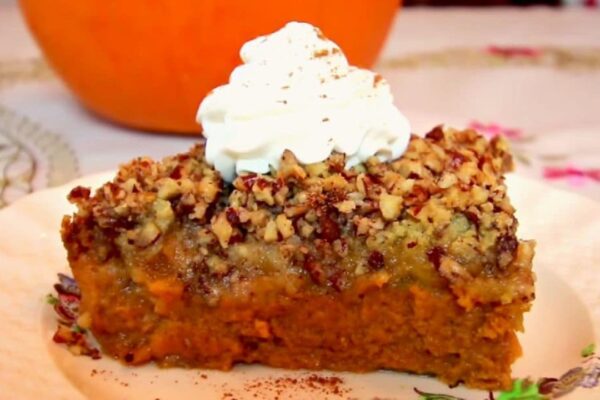 Easy Pumpkin Pecan Crunch, homemade and freshly served