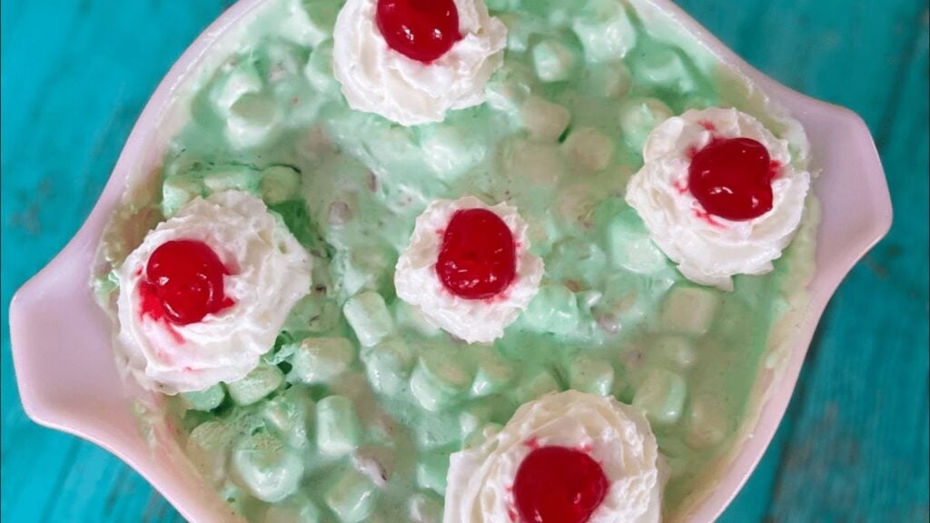 Easy Retro Watergate Salad, homemade and freshly served