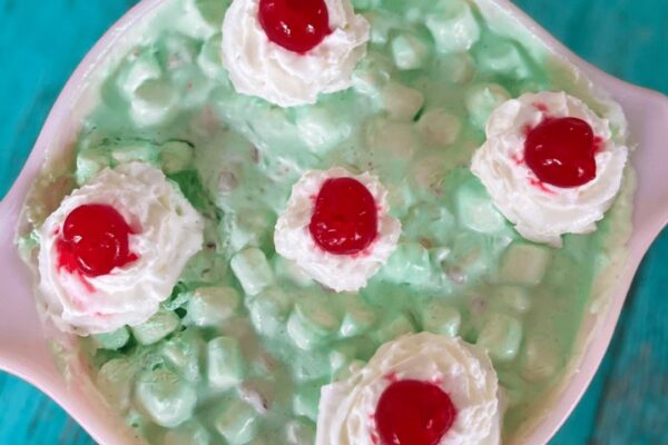 Easy Retro Watergate Salad, homemade and freshly served