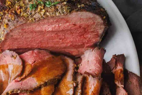 Easy Roast Beef with Beef Gravy, homemade and freshly served