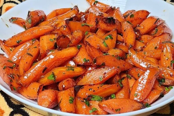 Delicious Roasted Butter Carrots, homemade and freshly served