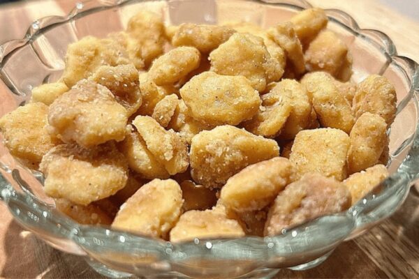 Easy Salted Caramel Cracker Bites, homemade and freshly served