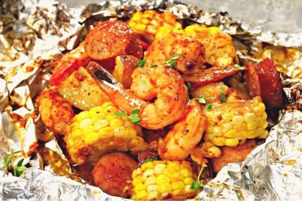 Easy Shrimp Boil Foil Pack, homemade and freshly served