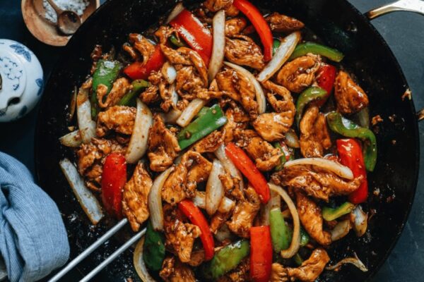 Easy Skillet Black Pepper Chicken, homemade and freshly served