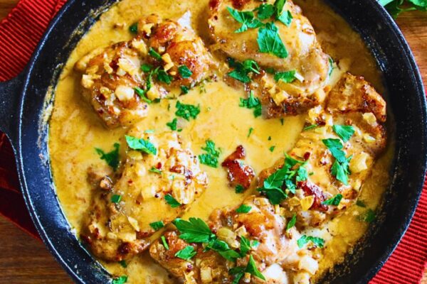 Easy Skillet Chicken Thighs, homemade and freshly served