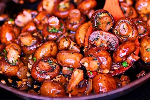 Easy Skillet Garlic Butter Mushrooms, homemade and freshly served