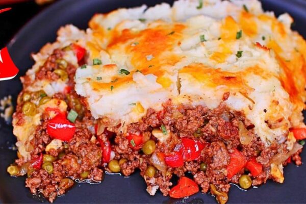 Easy and Delicious Skillet Shepherd’s Pie, homemade and freshly served