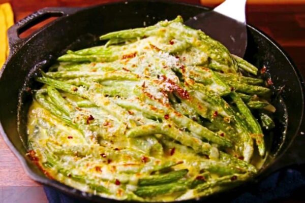 Easy Skillet Cheesy Baked Green Beans, homemade and freshly served