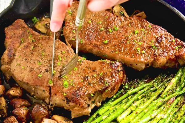 Easy Mouth-Watering Skillet Steak Dinner, homemade and freshly served