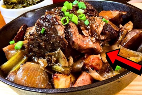 Easy Slow-Cooked Beef Pot Roast, homemade and freshly served