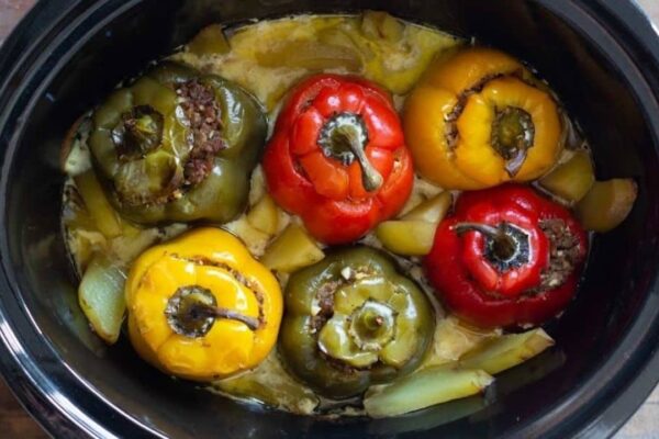 Easy Slow Cooker Stuffed Peppers, homemade and freshly served
