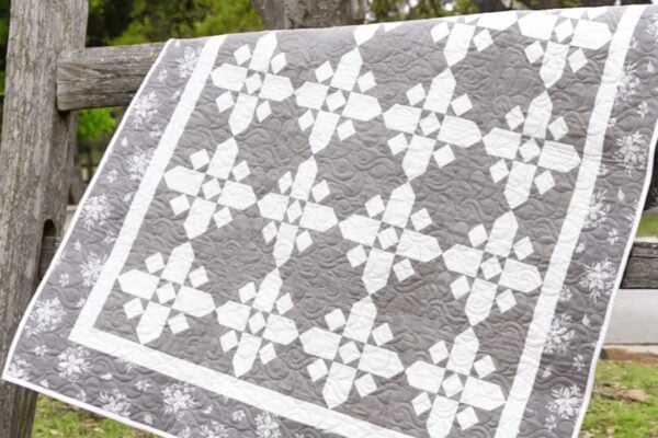 Finished Easy Snowflake Day Quilt, a completed DIY project