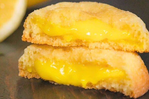 Easy, Soft, and Crumbly Stuffed Lemon Cookie, homemade and freshly served