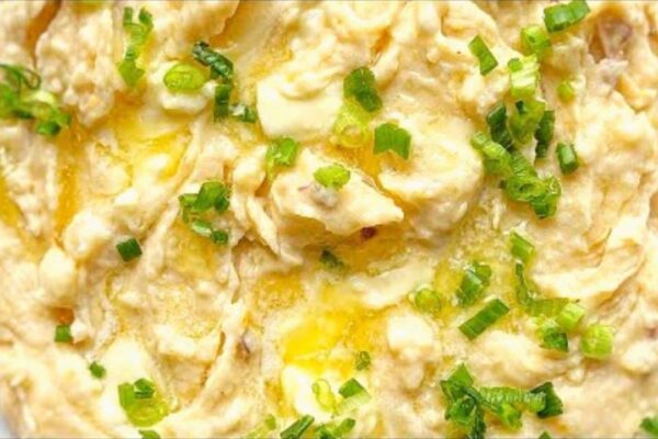 Easy Sour Cream & Onion Cheddar Mashed Potatoes, homemade and freshly served