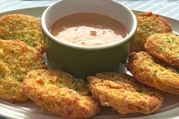Easy Southern Fried Green Tomatoes, homemade and freshly served