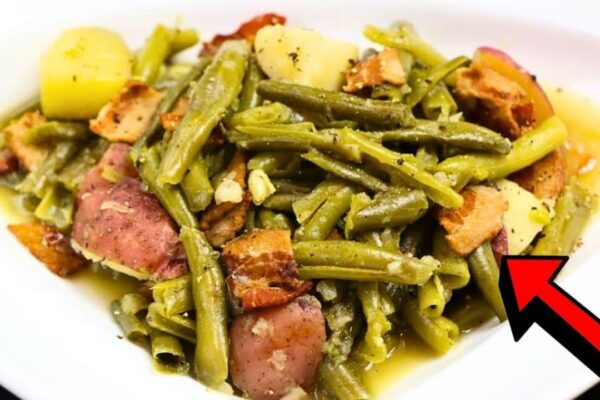 Easy Southern-Style String Beans & Potatoes, homemade and freshly served