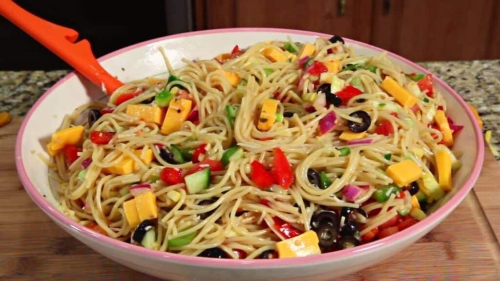 Easy Spaghetti Salad, homemade and freshly served