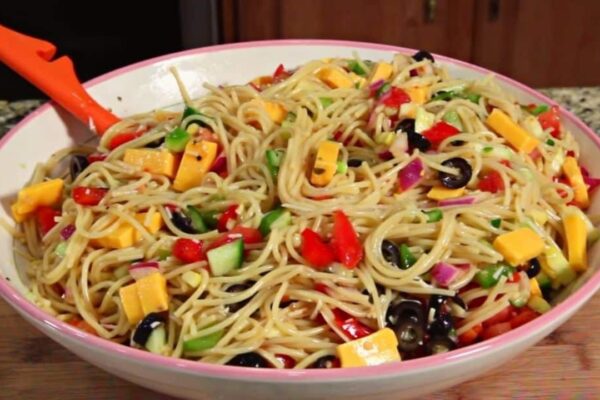 Easy Spaghetti Salad, homemade and freshly served