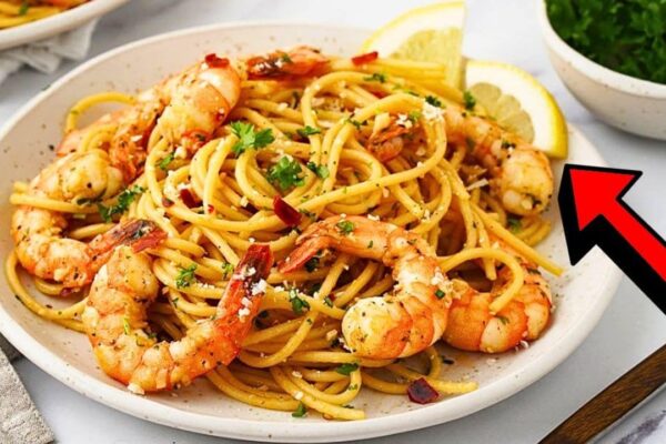 Easy 20-Minute Spicy Garlic Prawn Pasta, homemade and freshly served