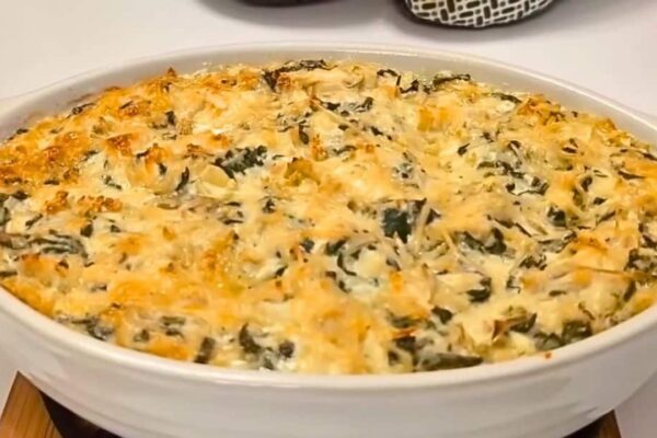 Creamy & Cheesy Artichoke Spinach Dip, homemade and freshly served