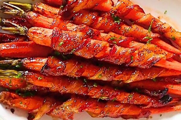 Easy Sriracha Maple Bacon-Wrapped Carrots, homemade and freshly served