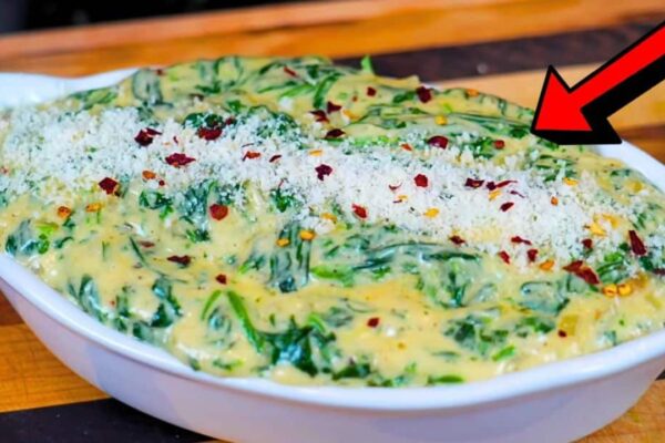 Easy Steakhouse Copycat Creamed Spinach, homemade and freshly served