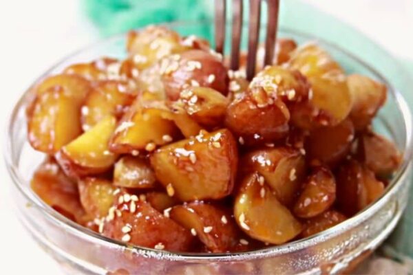 Easy Sticky Potatoes, homemade and freshly served