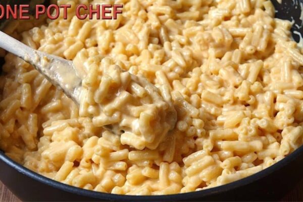 Easy 3-Ingredient Stovetop Macaroni & Cheese, homemade and freshly served