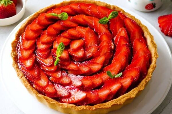 Easy Strawberry Custard Tart, homemade and freshly served