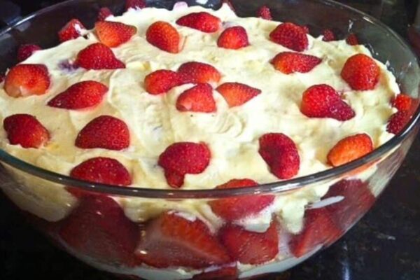 Easy and Delicious Strawberry Trifle, homemade and freshly served