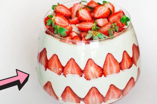 Easy Strawberry Trifle, homemade and freshly served