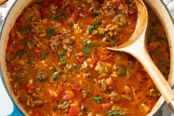 Easy Stuffed Pepper Soup, homemade and freshly served