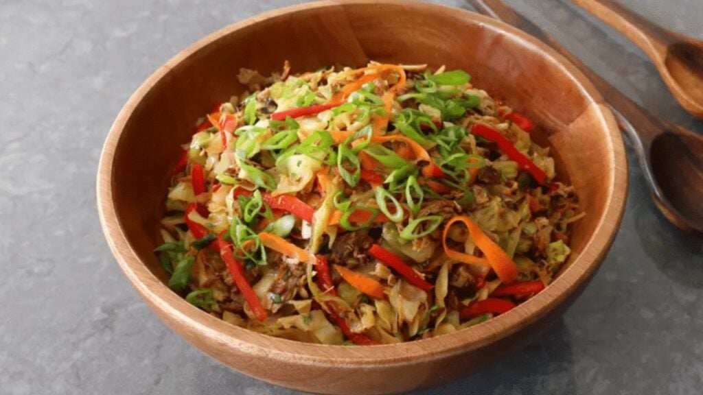 Easy Summer Pulled Pork Coleslaw, homemade and freshly served