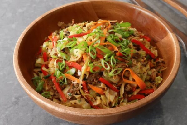 Easy Summer Pulled Pork Coleslaw, homemade and freshly served