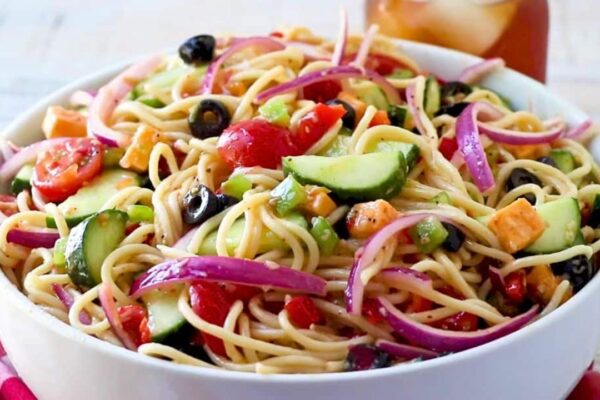 Easy Summer Spaghetti Salad, homemade and freshly served