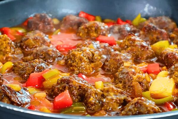 Easy Sweet and Sour Meatballs, homemade and freshly served