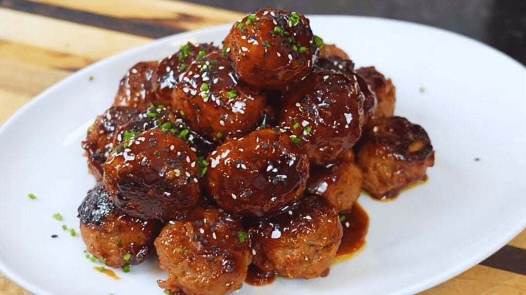 Easy Sweet & Spicy Meatballs, homemade and freshly served