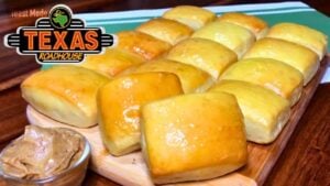 Texas Roadhouse Rolls w/ Cinnamon Butter Copycat, homemade and freshly served