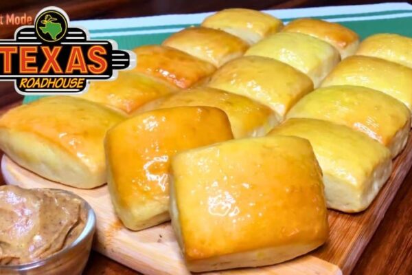 Texas Roadhouse Rolls w/ Cinnamon Butter Copycat, homemade and freshly served